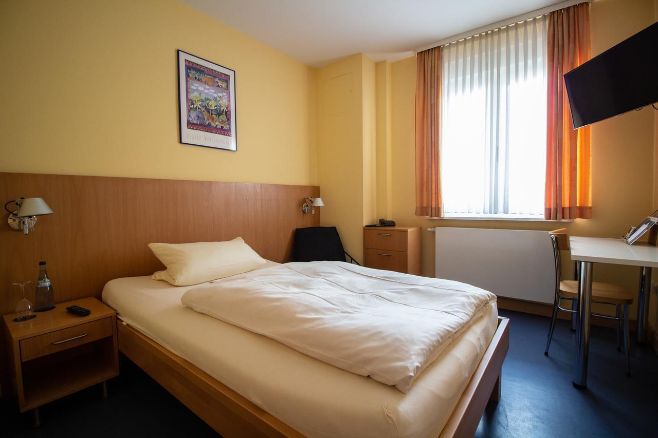 Hotel Goldene Gans มานไฮม์ ภายนอก รูปภาพ